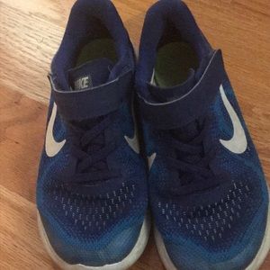 Nike size 2 Boys sneakers